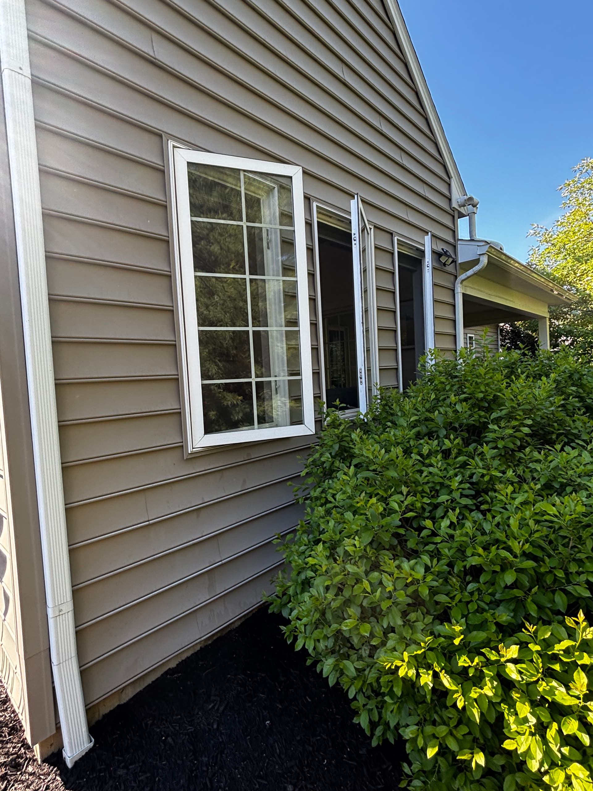 Gallery photos for Pollen Season Window Cleaning Done Right in Lititz: Image #2